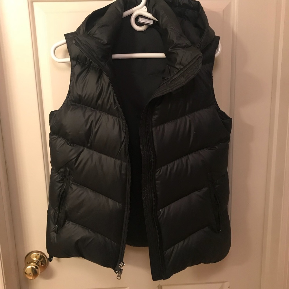 Black nike down vest